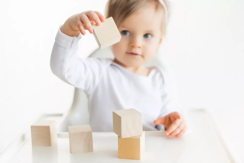 Rozwój dziecka miesiąc po miesiącu - Kompletny przewodnik przez pierwszy rok życia