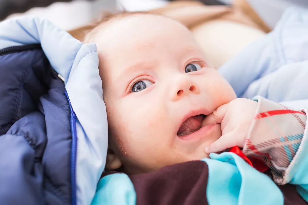 Ząbkowanie niemowlęcia - objawy, pomoc, pielęgnacja